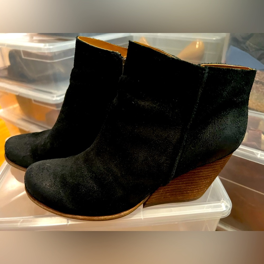 Korkease brushed leather ankle boot, black, size 9